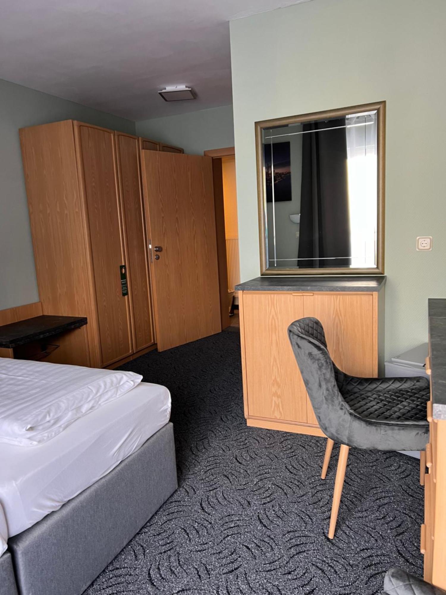 Hotel Aggertal Гуммерсбах Экстерьер фото