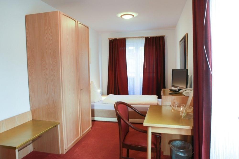 Hotel Aggertal Гуммерсбах Экстерьер фото