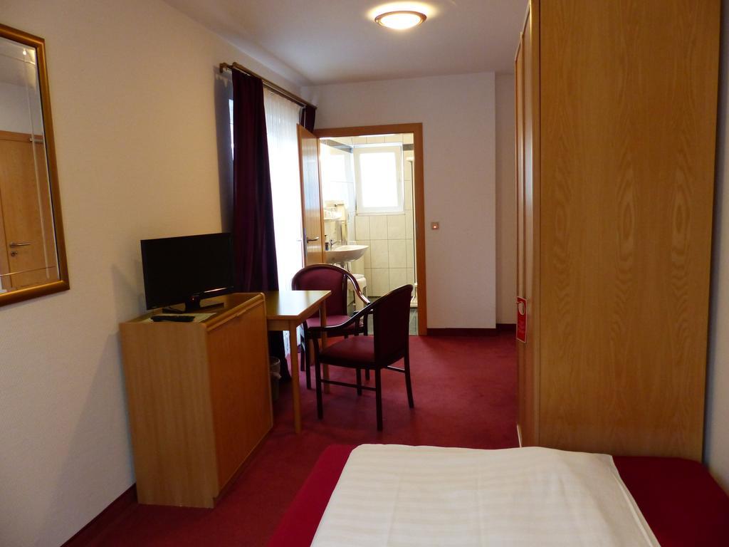Hotel Aggertal Гуммерсбах Экстерьер фото