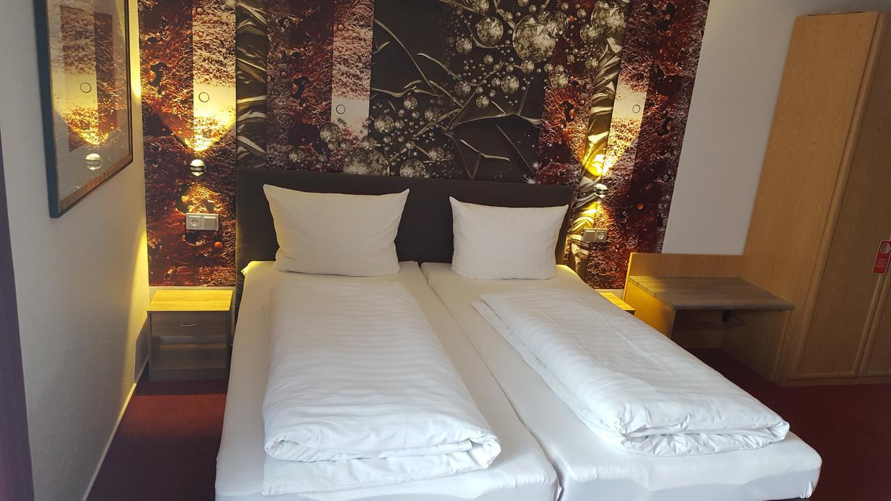 Hotel Aggertal Гуммерсбах Экстерьер фото
