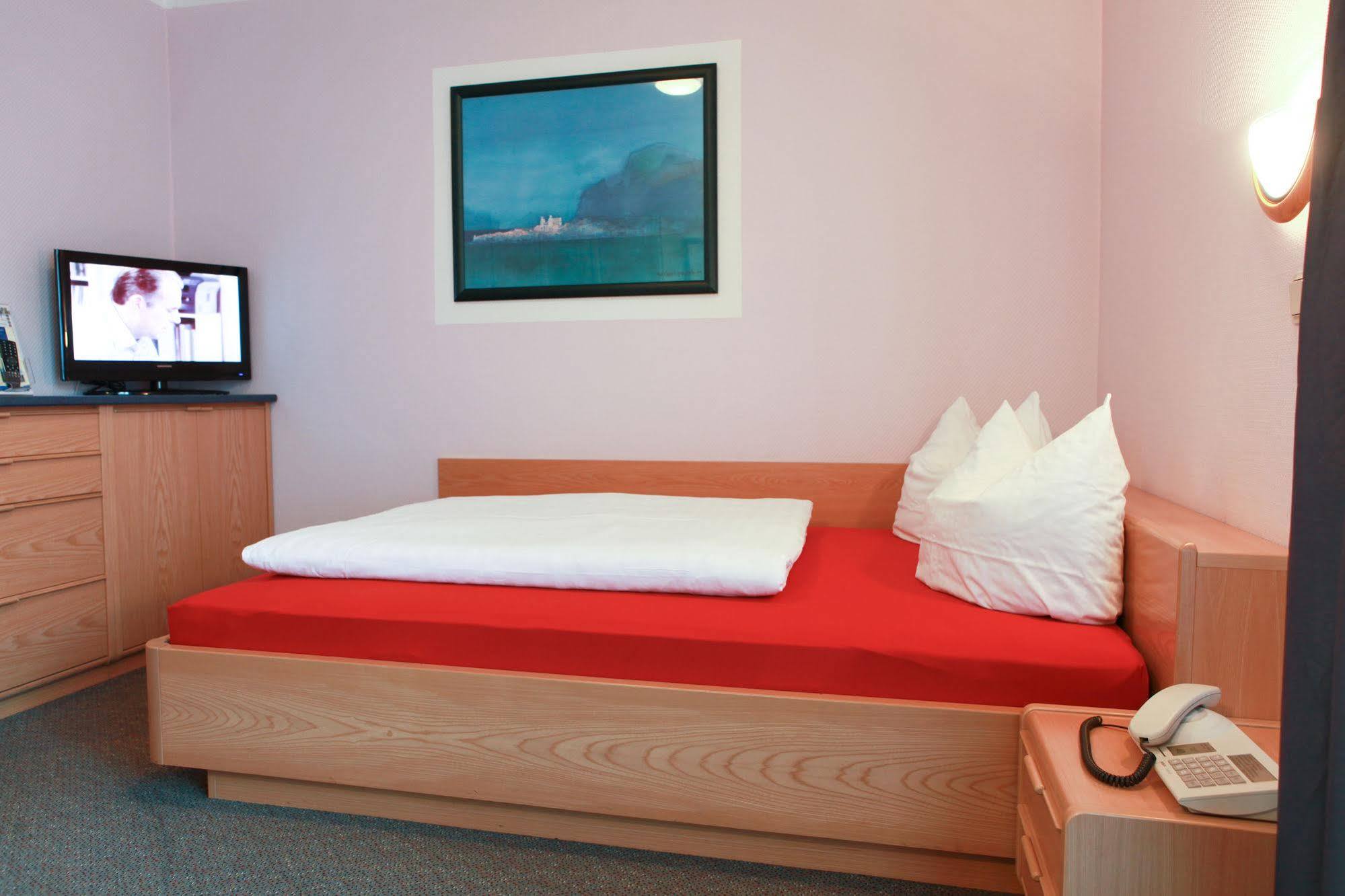 Hotel Aggertal Гуммерсбах Экстерьер фото