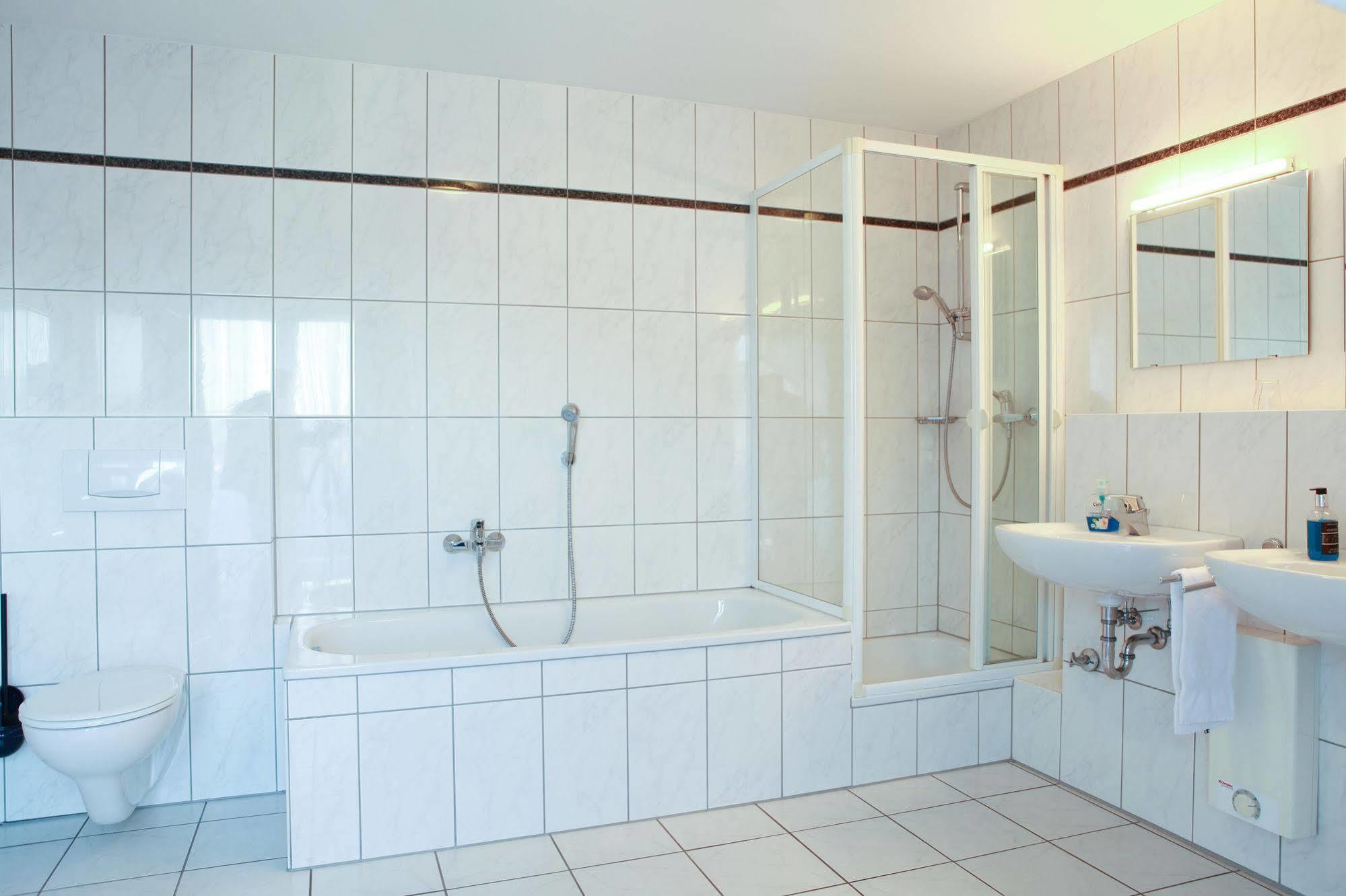 Hotel Aggertal Гуммерсбах Экстерьер фото